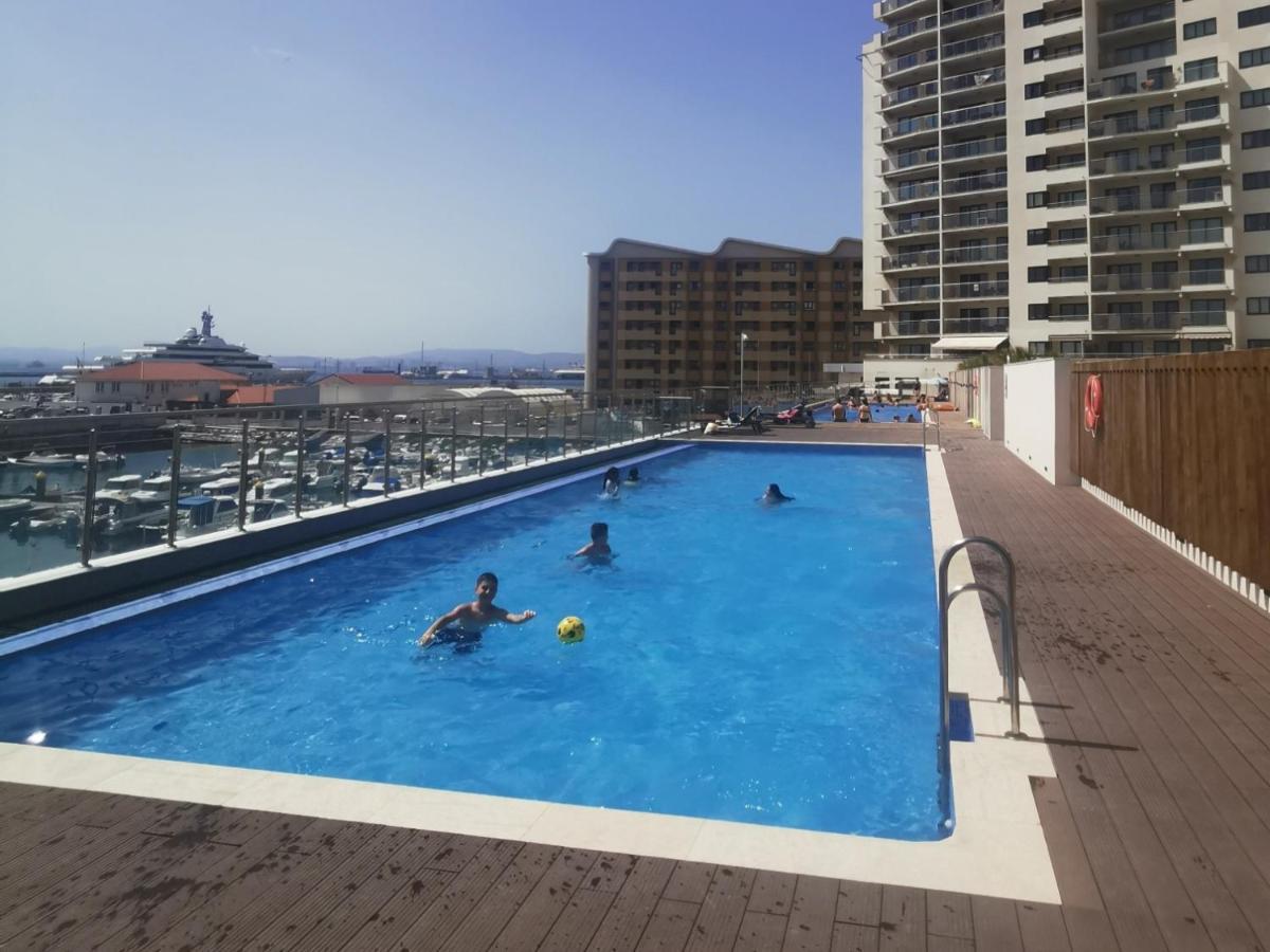 Kings Wharf Quay29 - Large Studio Apartment With 3 Pools - Gym - Rock Views - Holiday And Short Let Apartments In Gibraltar Buitenkant foto