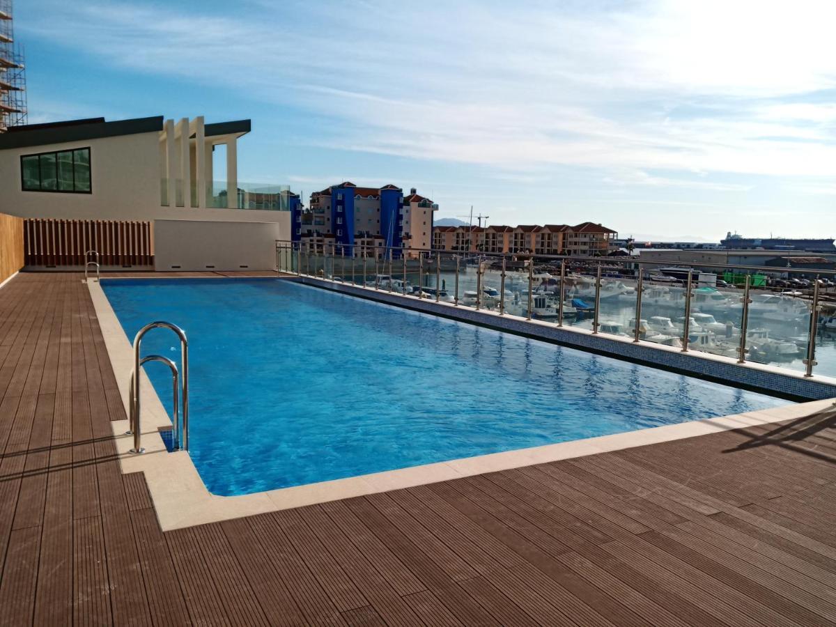 Kings Wharf Quay29 - Large Studio Apartment With 3 Pools - Gym - Rock Views - Holiday And Short Let Apartments In Gibraltar Buitenkant foto