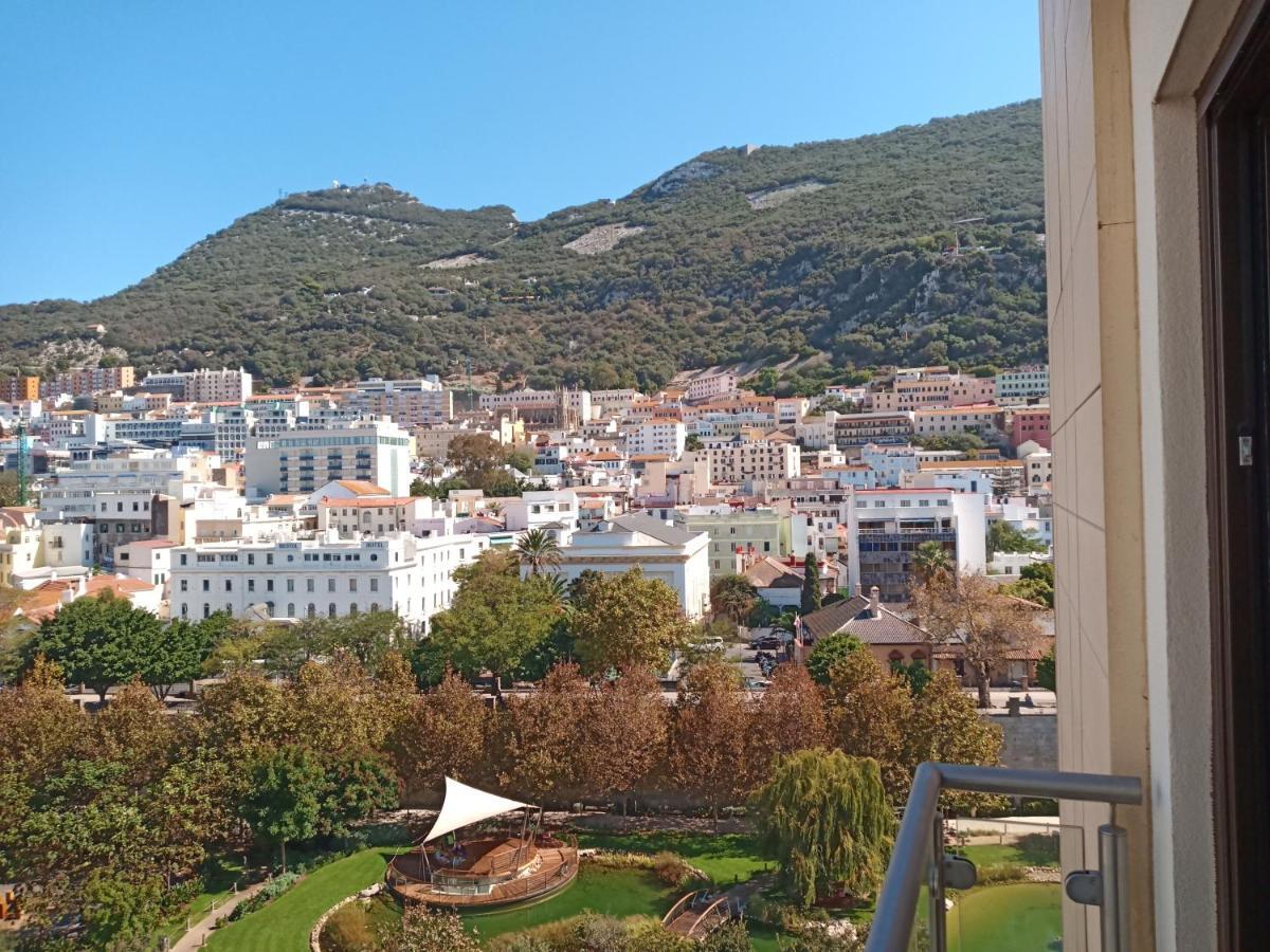 Kings Wharf Quay29 - Large Studio Apartment With 3 Pools - Gym - Rock Views - Holiday And Short Let Apartments In Gibraltar Buitenkant foto