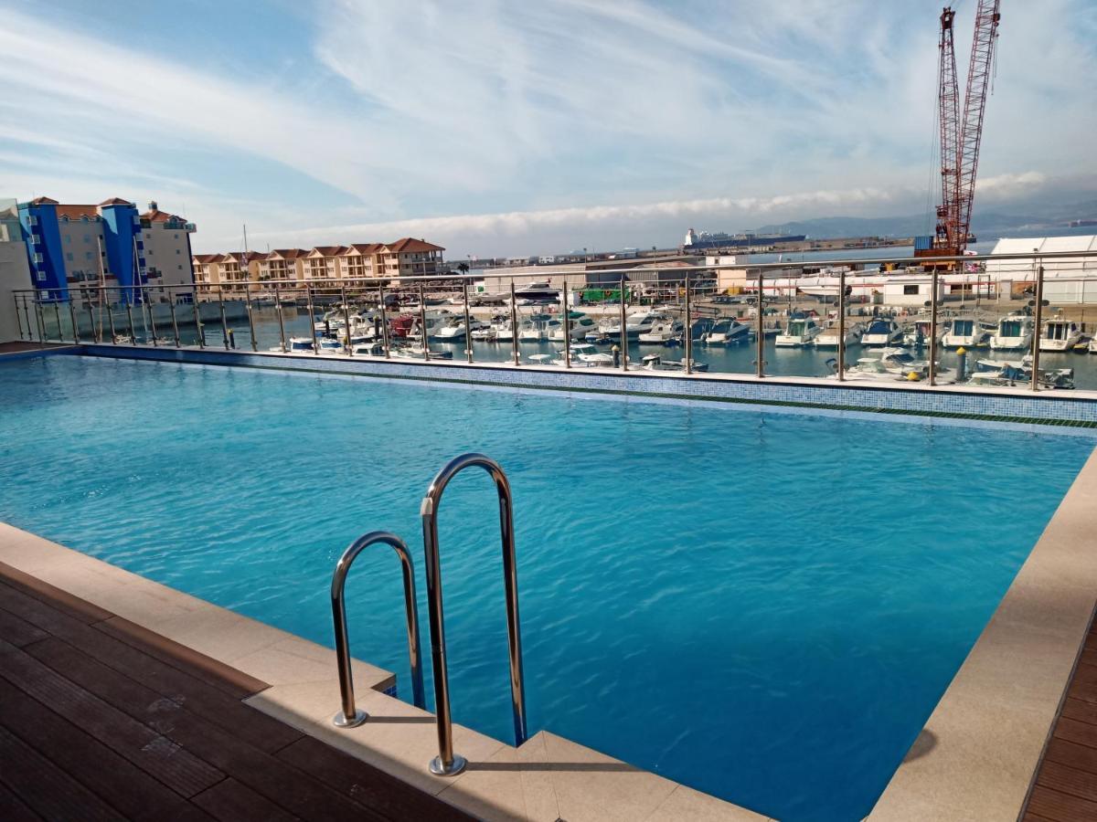 Kings Wharf Quay29 - Large Studio Apartment With 3 Pools - Gym - Rock Views - Holiday And Short Let Apartments In Gibraltar Buitenkant foto