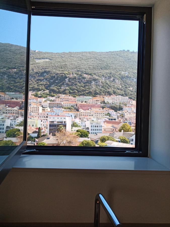 Kings Wharf Quay29 - Large Studio Apartment With 3 Pools - Gym - Rock Views - Holiday And Short Let Apartments In Gibraltar Buitenkant foto