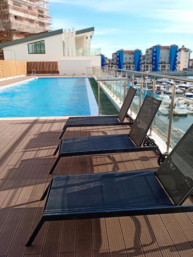 Kings Wharf Quay29 - Large Studio Apartment With 3 Pools - Gym - Rock Views - Holiday And Short Let Apartments In Gibraltar Buitenkant foto
