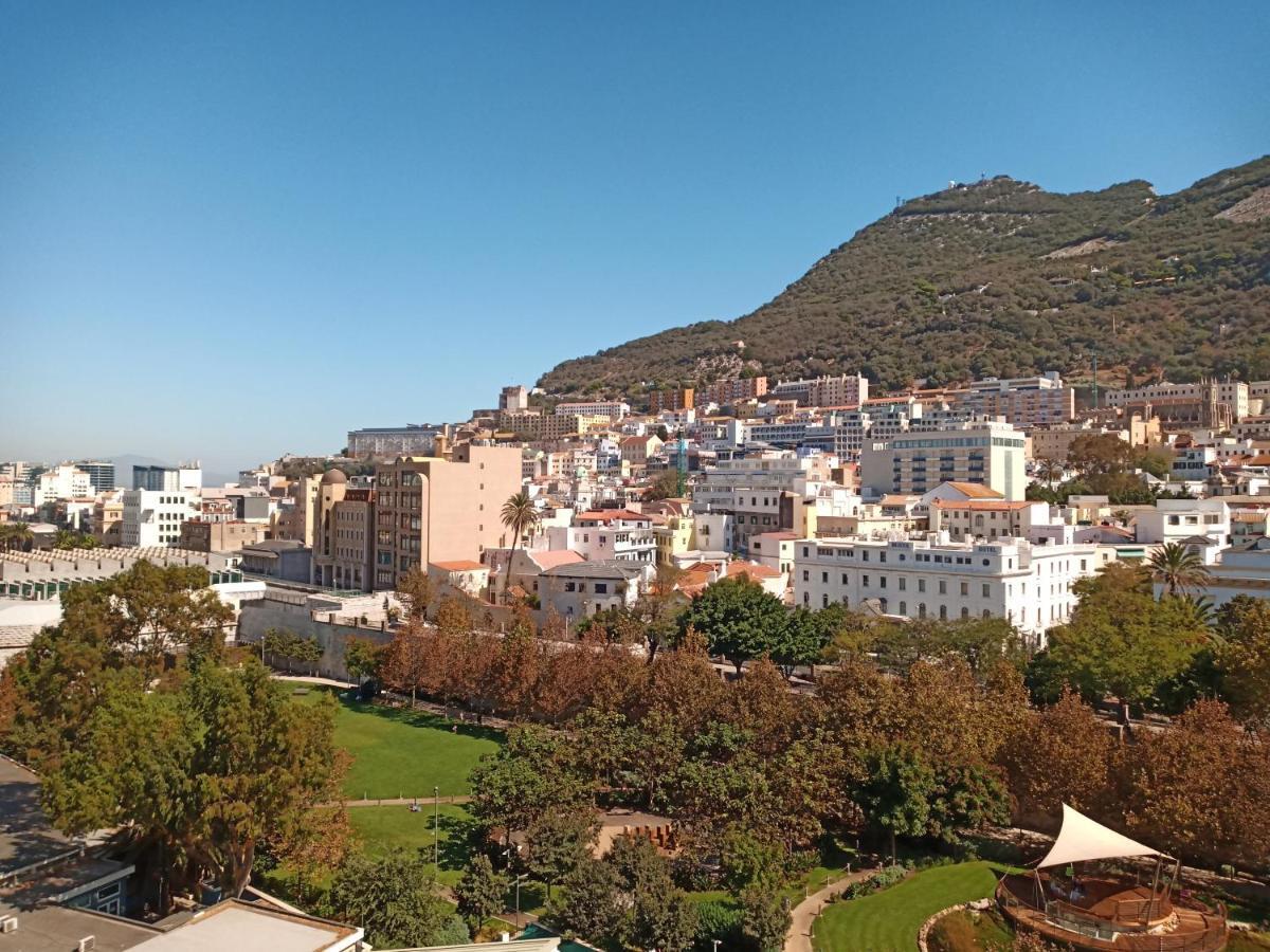 Kings Wharf Quay29 - Large Studio Apartment With 3 Pools - Gym - Rock Views - Holiday And Short Let Apartments In Gibraltar Buitenkant foto