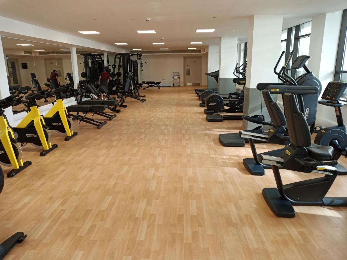 Kings Wharf Quay29 - Large Studio Apartment With 3 Pools - Gym - Rock Views - Holiday And Short Let Apartments In Gibraltar Buitenkant foto