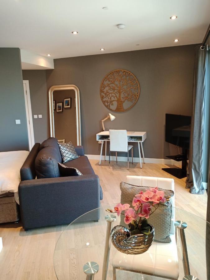 Kings Wharf Quay29 - Large Studio Apartment With 3 Pools - Gym - Rock Views - Holiday And Short Let Apartments In Gibraltar Buitenkant foto