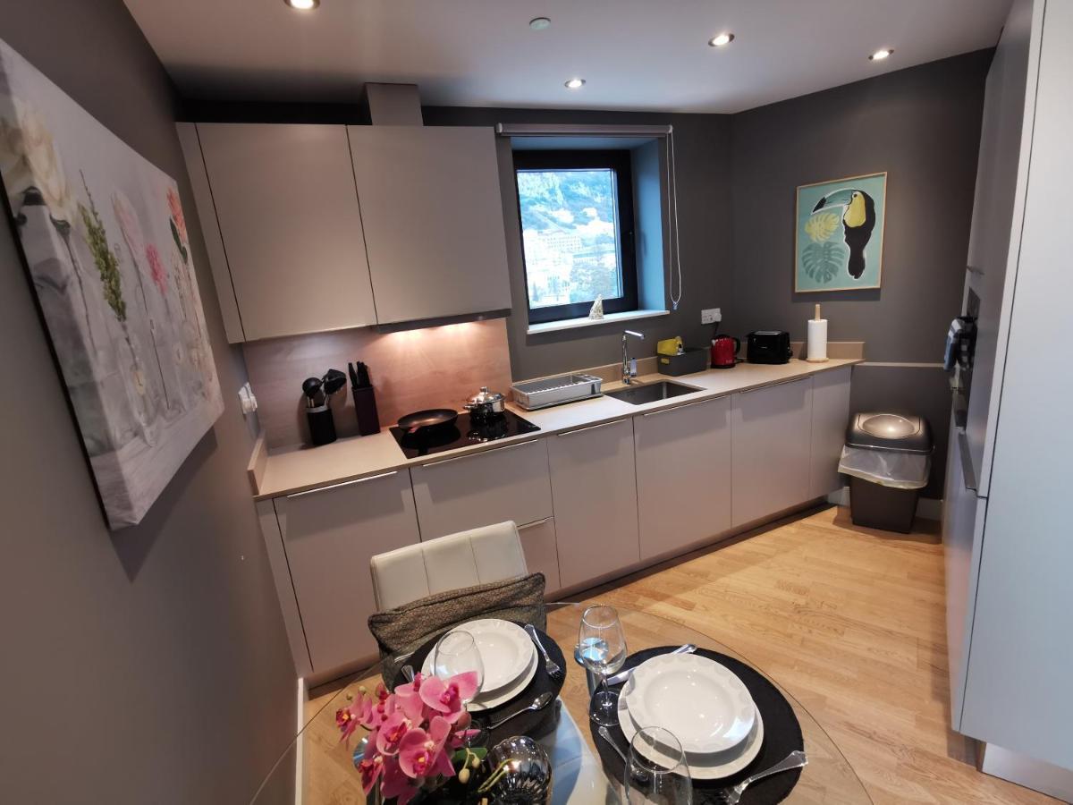 Kings Wharf Quay29 - Large Studio Apartment With 3 Pools - Gym - Rock Views - Holiday And Short Let Apartments In Gibraltar Buitenkant foto